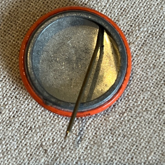 1940s MAYFLOWER DONUTS I'M A DOUGHNUT DUNKER 7/8" Celluloid Pinback - Picture 2 of 4